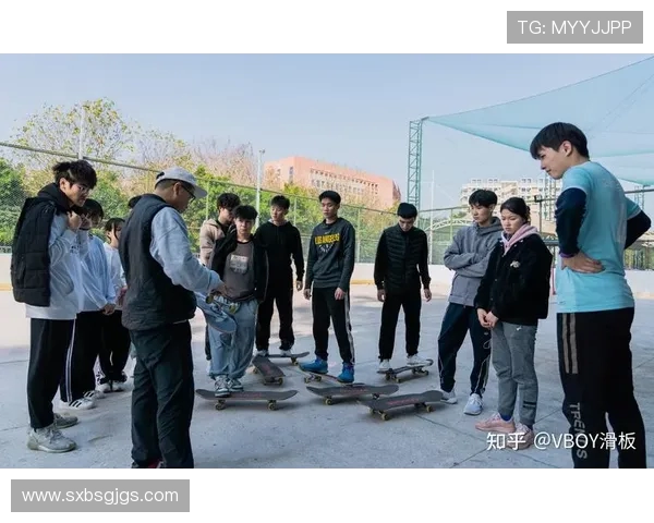 成都滑板队与西安滑板队赛后复盘分析团队配合与战术执行的精彩瞬间 成都滑板队与西安滑板队赛后复盘分析团队配合与战术执行的精彩瞬间