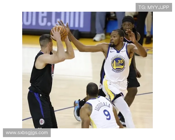 2016年NBA季后赛快船与勇士的经典对决回顾与精彩瞬间分析