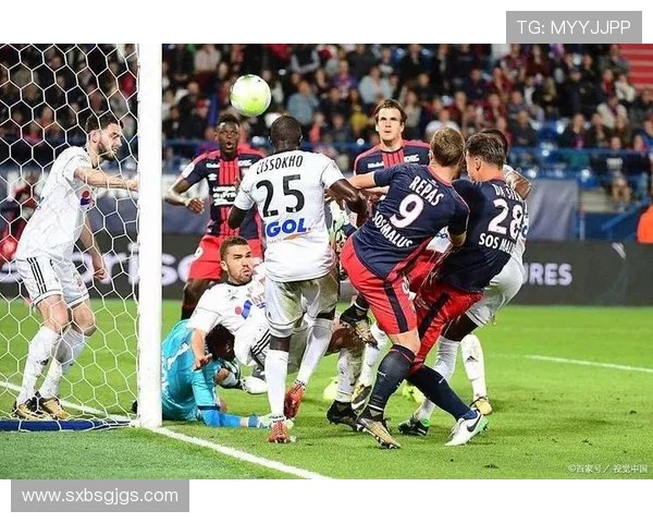 国米与里昂首发阵容揭晓球迷期待精彩对决与战术较量 国米与里昂首发阵容揭晓球迷期待精彩对决与战术较量