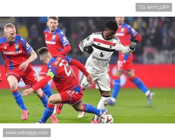 本菲卡与流浪者激战成平局双方在欧战中展现顽强斗志