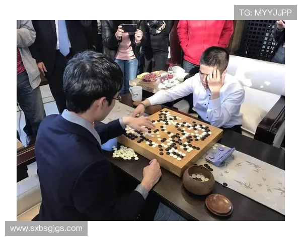 琼斯与科米尔再度对决谁能在这场巅峰之战中笑到最后 琼斯与科米尔再度对决谁能在这场巅峰之战中笑到最后