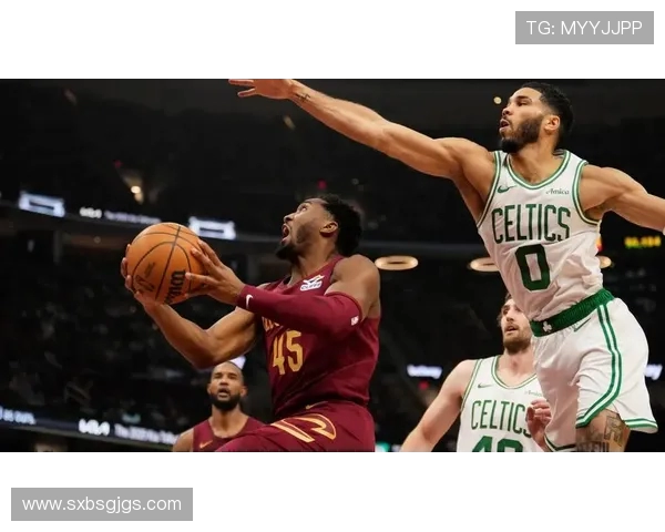 老虎大学与圣路易的激烈对决展现了高校篮球的无限魅力与竞争精神