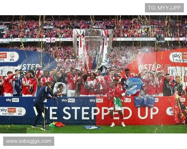 西汉姆联迎战哈德斯菲尔德全力争胜展现英超实力与激情