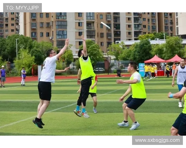 飞盘运动新风尚:深入分析广州飞盘队员的个人技能与战术配合 飞盘运动新风尚:深入分析广州飞盘队员的个人技能与战术配合