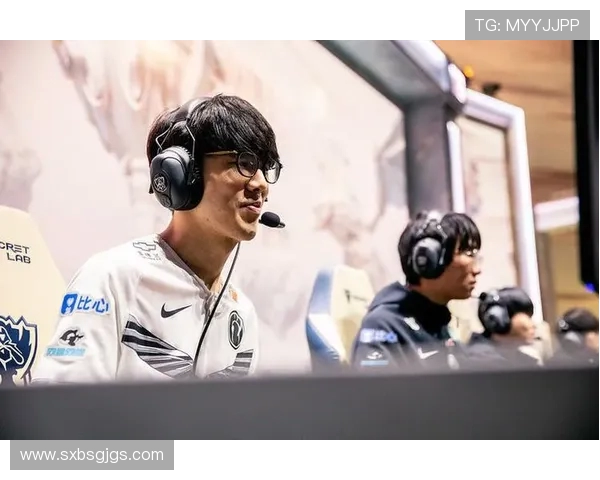 和平精英战术解析:IG战队中路突破体系的成功秘诀与实战应用